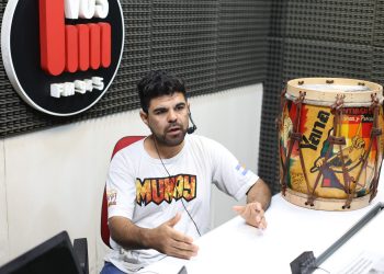 El artista y luthier santiagueño Juan Carlos Yanaquín visita San Rafael y se acercó a FM Vos