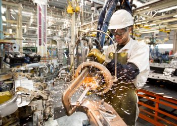 Caída del mercado interno y aumentos en los costos de producción: el sector industrial en alerta