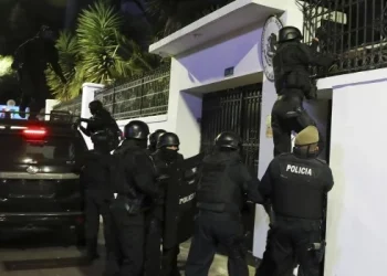 México rompe relaciones con Ecuador que irrumpió en su embajada para detener al exvicepresidente Glas