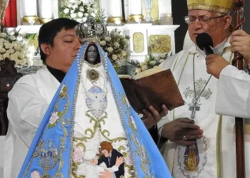 Bordaron el abrazo de Javier Milei y el Papa Francisco en el manto de la Virgen del Valle: “Lo hicimos por amor”