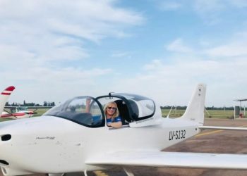 El cielo como límite: la inspiradora historia de la flamante piloto comercial Miriam Ferreyra de 70 años