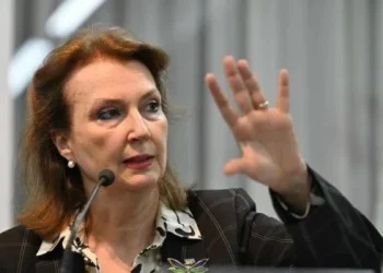 Mondino y el equipo económico buscan acercar posiciones con China y negociar por los swaps