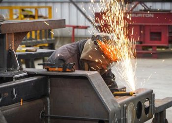 Por la recesión, la actividad metalúrgica se derrumbó casi 14 por ciento y peligran empleos