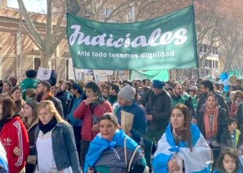 Empleados de oficinas fiscales empezaron un paro que se extenderá hasta el lunes próximo