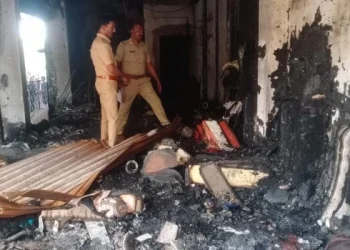 Se cobró siete vidas en la India el voraz incendio en una sastrería