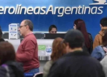 Sindicatos aeronáuticos alertan sobre «un nuevo proceso de vaciamiento» en Aerolíneas Argentinas