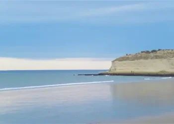 Una playa argentina fue elegida entre las 100 mejores del mundo: cuál es