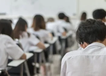 Anunciaron que los alumnos podrían no cobrar el voucher educativo de Javier Milei: a quiénes alcanza