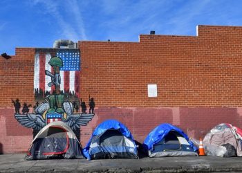 Multa y prisión a los indigentes por dormir en la calle: el caso llegó a la Corte Suprema de Estados Unidos