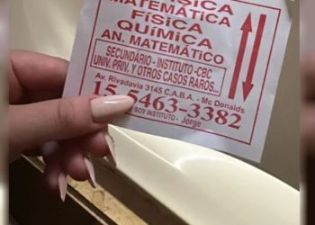 «Profe Jorge»: la historia del jubilado de 76 años que da clases en un fast food para llegar a fin de mes