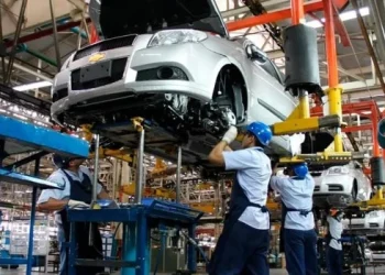 En marzo, la producción de vehículos 0 Km cayó casi 30% respecto a igual mes de 2023