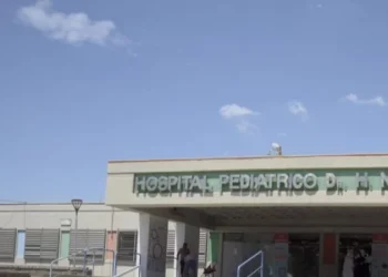 El ministerio de Salud refuerza medidas ante un caso grave de neumonía