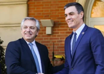 Alberto Fernández respaldó al ministro español que atacó a Milei