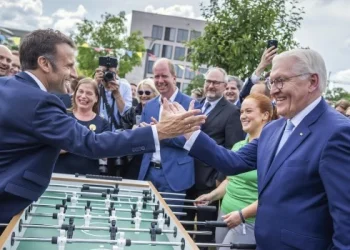 Macron y Steinmeier protagonizan un encuentro histórico en Berlín y minimizan diferencias entre Francia y Alemania
