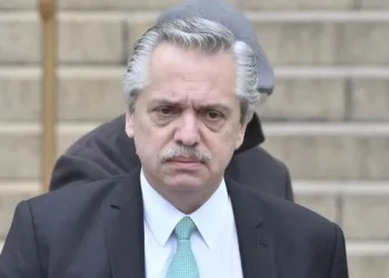 Ratifican la inhibición de bienes de Alberto Fernández en la causa de los seguros