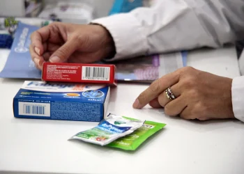 Por la crisis, cada vez menos mendocinos van al médico y crece la automedicación