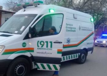 Un joven motociclista murió tras caer a una acequia en Godoy Cruz