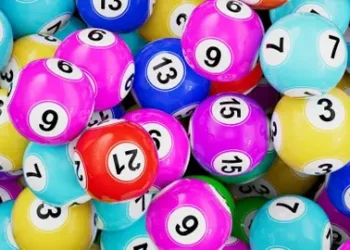 Fue a jugar a la quiniela en China y un error del agenciero la hizo millonaria