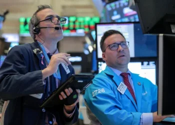 Mala señal para los mercados: la decisión del Gobierno de pagarle a las eléctricas con un bono derrumbó las cotizaciones