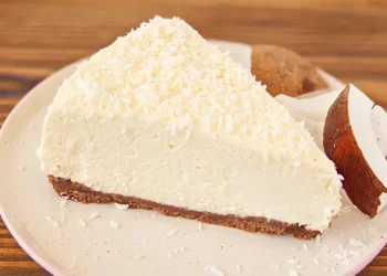 Cheesecake de coco con solo 4 ingredientes: un postre rico, casero y económico