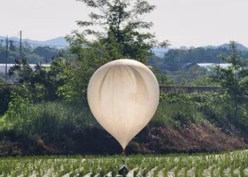 Corea del Sur denuncia que Corea del Norte envía globos con excremento a la frontera