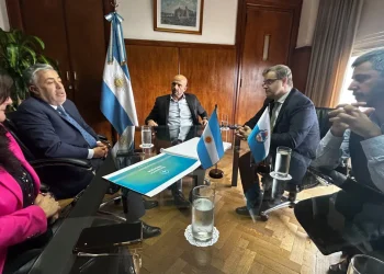 Cornejo insistió a Nación por la ampliación del aeropuerto de Mendoza