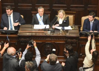 Cornejo brindó su discurso anual en la Legislatura de Mendoza
