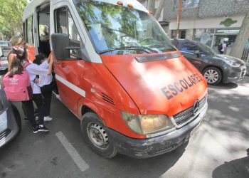 Transporte Escolar: aumentos de combustible y costos desmedidos complican al sector