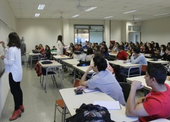 La Facultad de Ciencias Económicas celebra su 50 aniversario este viernes con la jura de nuevos egresados