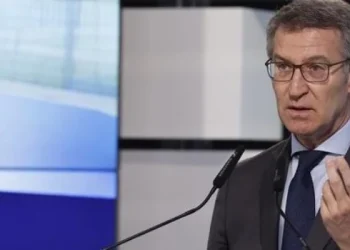 El líder de la oposición española acusó a Sánchez de poner en riesgo las inversiones en la Argentina
