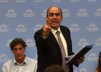 «Es insólito que después de cinco meses el Congreso no le haya dado una ley al Presidente», se quejó Francos