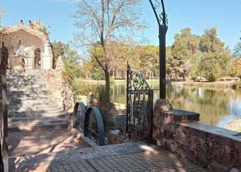 Sustrajeron los portones históricos de la ermita de la Virgen del Lago