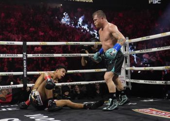 Canelo Álvarez venció a Munguía por puntos en fallo unánime