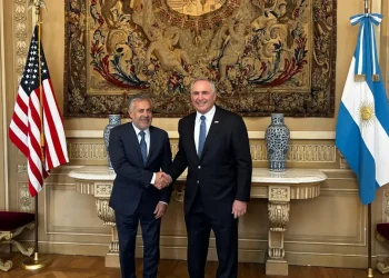 Las claves del encuentro entre Alfredo Cornejo y el embajador de Estados Unidos