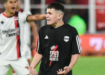 Mateo Apolonio debutó oficialmente en Deportivo Riestra con solo 14 años