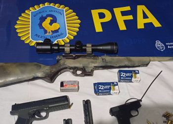 La Policía Federal detuvo a un hombre que vendía drogas en su «almacén» y se le secuestró dinero, armas y municiones