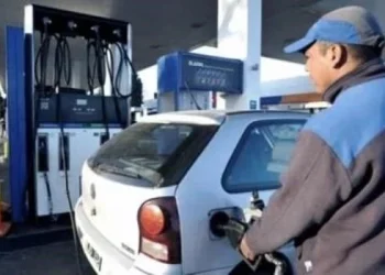 La venta de combustibles en abril fue la más baja en 34 meses