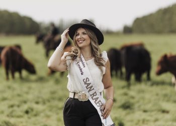 La joven y bella doctora Martina Maestre se apresta a representar a San Rafael en la Fiesta de la Ganadería