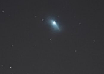 Científico explicó qué puede haber sido la extraña luz que se vio en el cielo la madrugada del jueves