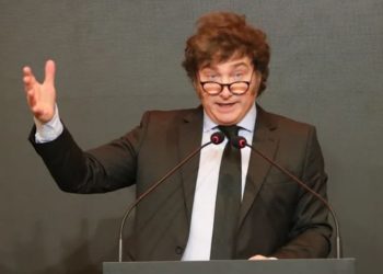 Milei rechazó que el dólar esté atrasado y dijo que está «cada vez más cerca» de salir del cepo