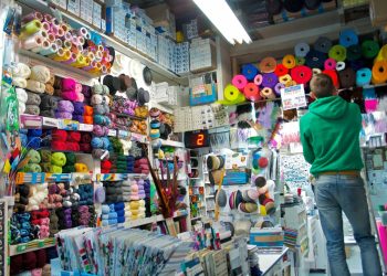 Para conseguir mejores precios: impulsan compras colectivas de telas e insumos para emprendedores textiles