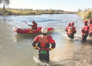 Bomberos de Salto de las Rosas realizaron prácticas de rescate en aguas rápidas e invitaron a voluntarios a sumarse al cuartel