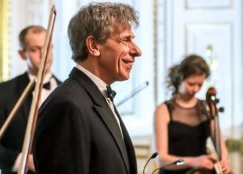 Reino Unido: condenaron a ex director musical del Teatro Colón por abuso sexual infantil