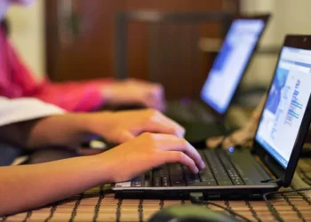 Una multinacional incorporará 100 empleados con sueldos de 2 mil dólares: cómo postularse