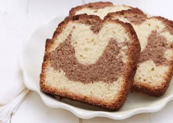 La técnica para hacer un budín de mandarinas marmolado: una receta económica y rápida