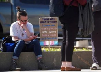 Los planes de salud públicos en Estados Unidos deberán cubrir cirugía de identidad de género