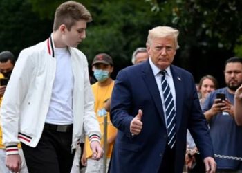 Barron, el hijo menor de Trump, representará a Florida en la convención republicana