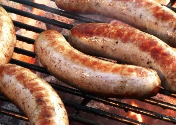 Trucos efectivos: cuántos minutos hay que dejar los chorizos en la parrilla para que salgan perfectos