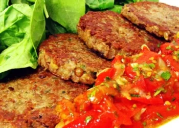 El truco para que los chicos coman más legumbres: receta de hamburguesas vegetarianas de lentejas 