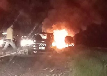 Catamarca: un auto impactó de frente contra una camioneta, se prendieron fuego y provocaron una tragedia